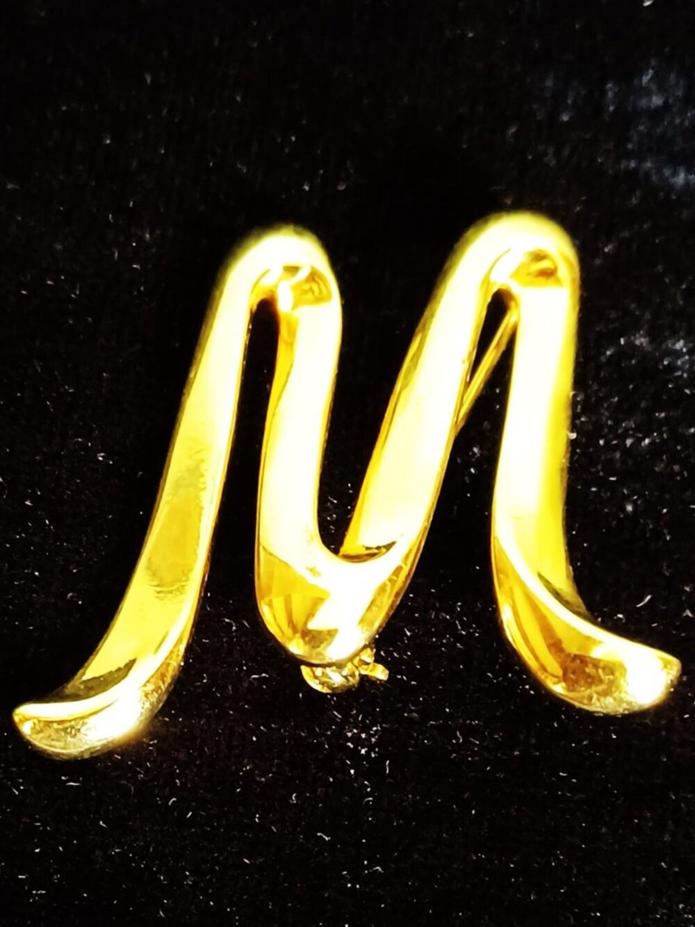 M or W Gold tone Brooch NWOT - Picture 2 of 5